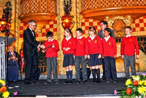 Griff Rhys Jones presents the Award to the pupils of Hawes Side Primary School